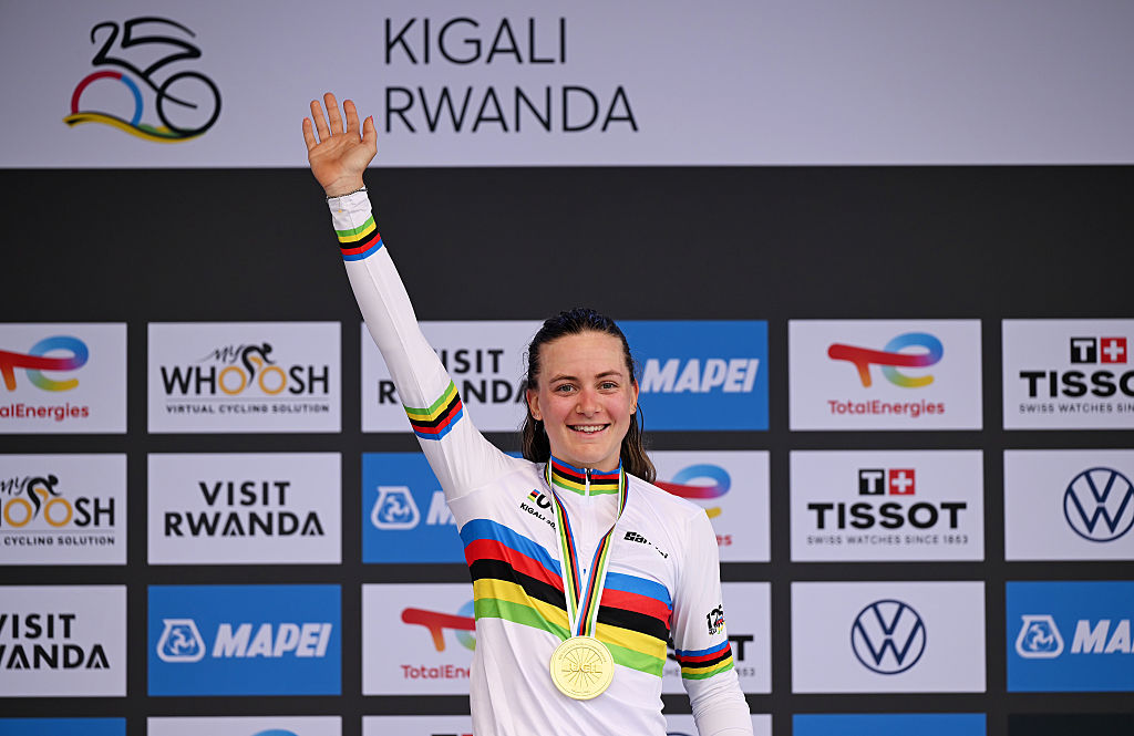 KIGALI, RWANDA - SEPTEMBER 22: Gold medalist, Zoe Backstedt of Great Britain celebrates winning during the medal ceremony after the 98th UCI Cycling World Championships Kigali 2025 - Women Under 23 Individual Time Trial a 22.6km race from Kigali to Kigali on September 22, 2025 in Kigali, Rwanda. (Photo by Dario Belingheri/Getty Images)