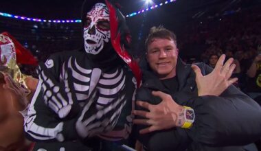 Canelo Alvarez makes surprise appearance at AAA Guerra de Titanes