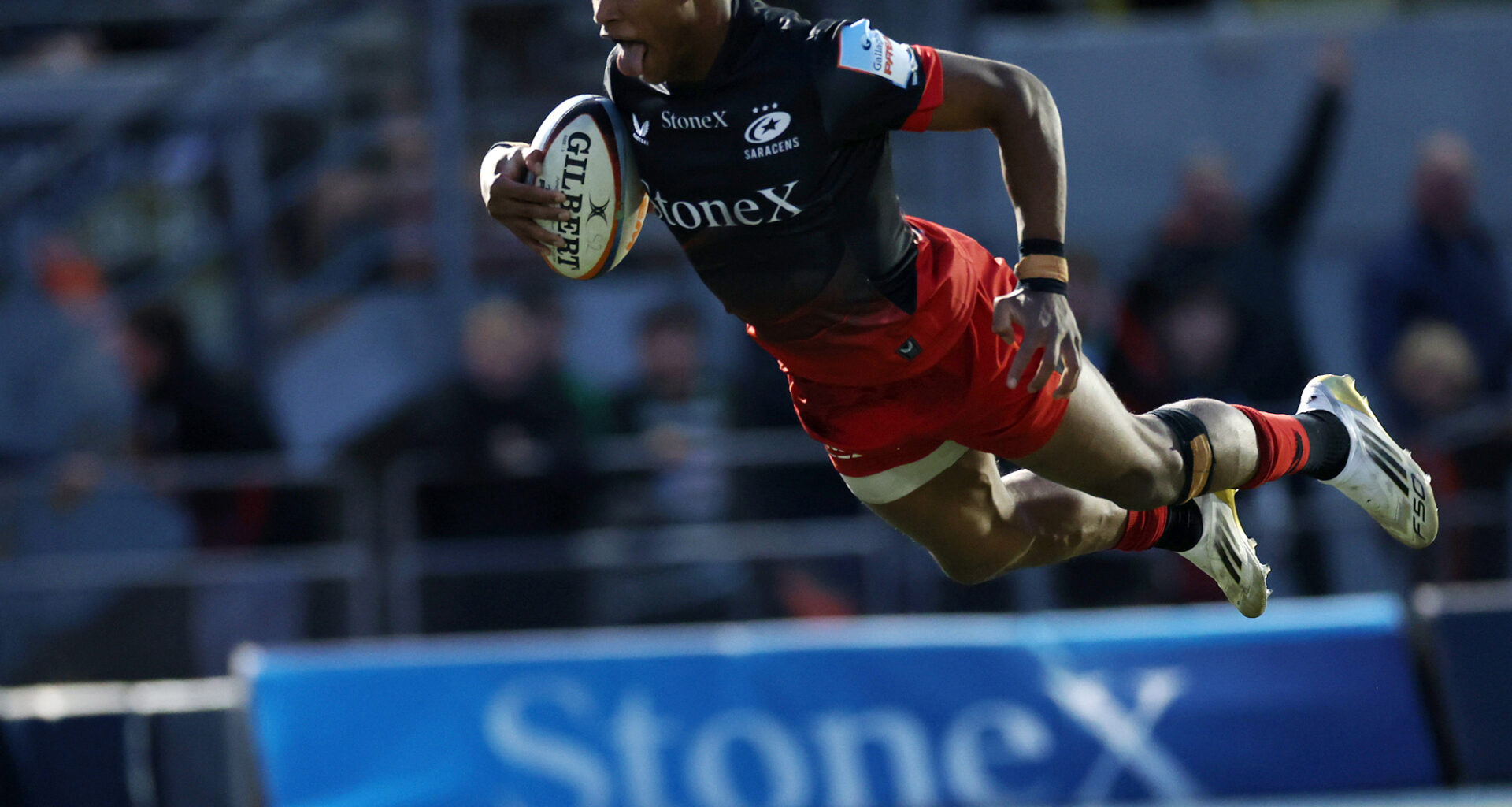 Saracens' Noah Caluori scores a try during his side's October 2025 PREM Rugby match against Sale Sharks.