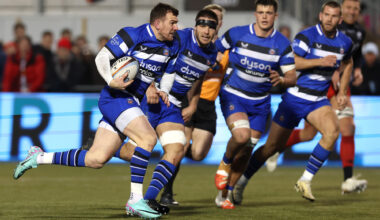 Ben Spencer runs with the ball, supported by Bath teammates, during the November 2025 PREM Rugby victory over Saracens.