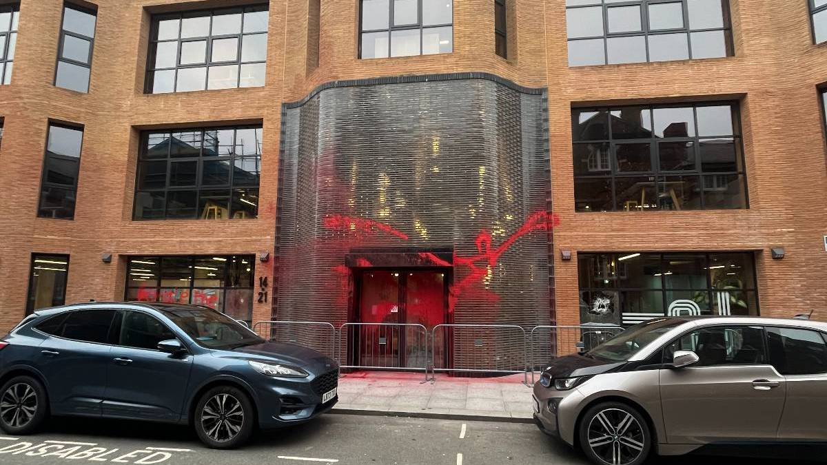 Pro-Palestine activists target UK Labour offices over hunger strikers | Israel-Palestine conflict News