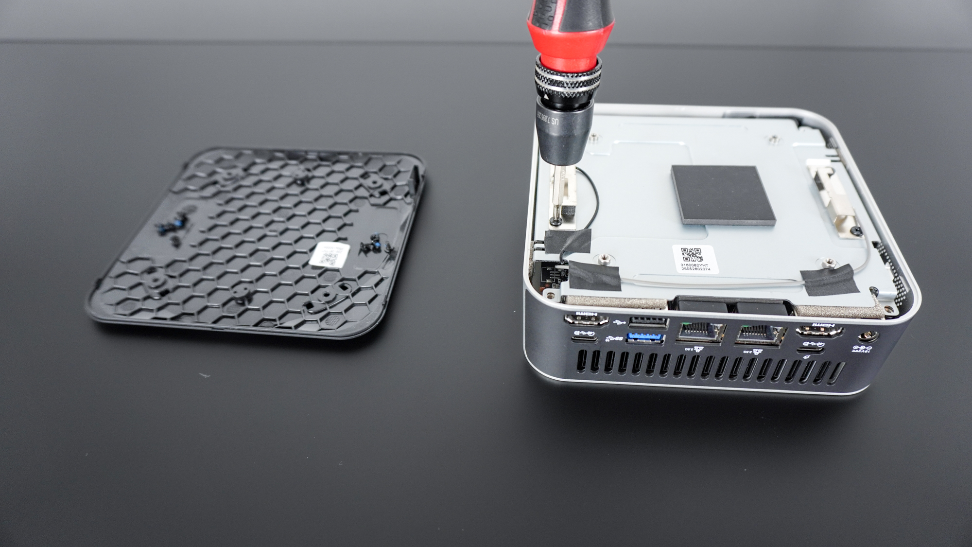 A person removing the heatsink inside the Geekom A9 Max using a screwdriver