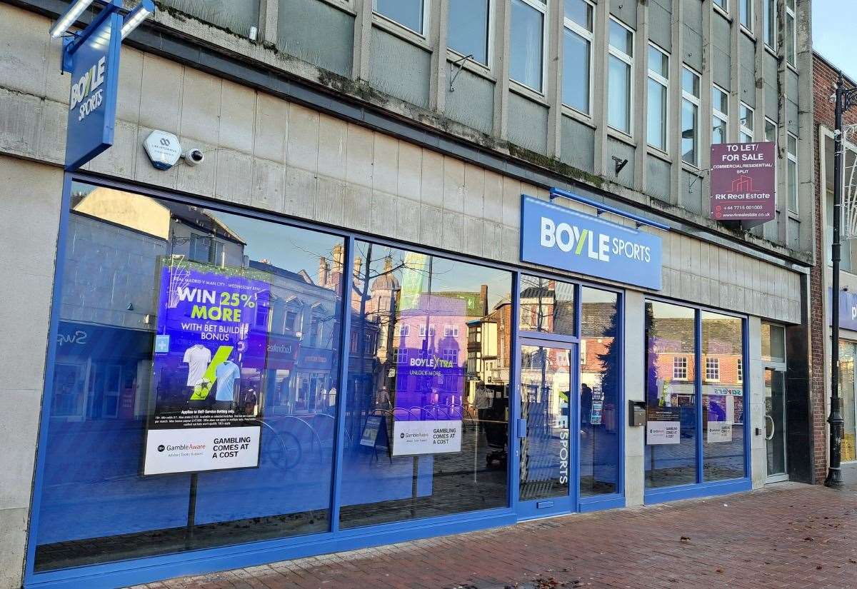 South Holland and the Deepings MP Sir John Hayes calls for new powers to prevent a proliferation of gambling establishments as BoyleSports prepares to open in Spalding