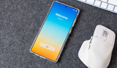 One UI 8.5 makes it easy to start your day with a Clock forecast