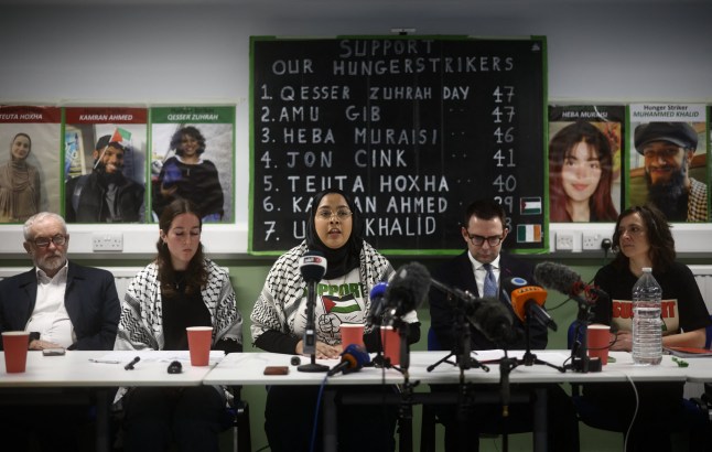 TOPSHOT - (L-R) Supporters of hunger-striking prisoners being held on remand charged with offences related to activism on behalf of Palestine Action, MP Jeremy Corbyn, Qesser Zuhran's designated next of kin Ella Moulsdale, Kamran Ahmed's sister Shahmina Alam, solicitor Daniel Cooper and Prisoners for Palestine's Francesca Nadin attend a press conference in London on December 18, 2025. Supporters of the eight prisoners who are being held on remand at various prisons as they await trial for alleged break-ins or criminal damage on behalf of Palestine Action before it was proscribed as a terrorist organisation, all of whom are or have been on hunger strike, held a press conference calling on the government to intervene and consider their demands. The hunger strikers are calling for better treatment in custody, to be allowed to send and recieve mail, access books without clearance and to be bailed ahead of their trial. (Photo by Henry NICHOLLS / AFP via Getty Images)