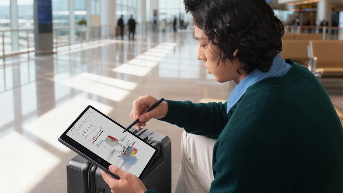 TCL introduces its own take on a color Kindle Scribe