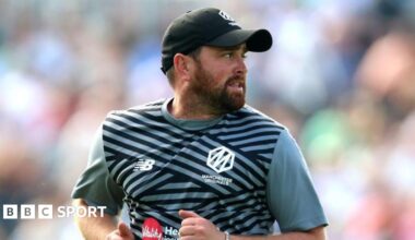 Stephen Parry coaching the Manchester Originals in The Hundred