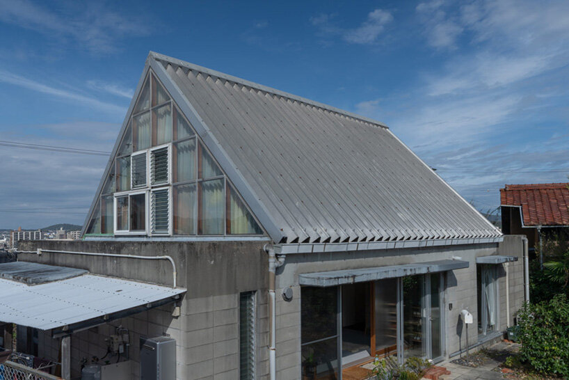 analogue's 1990s concrete-block house renovation in japan revives its structural layers