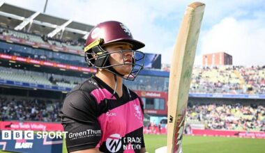 Will Smeed going out to bat for Somerset on T20 Blast finals day.