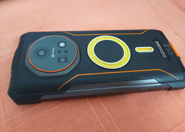 The rear camera array. (Image source: Sergey Tarasov - Notebookcheck)