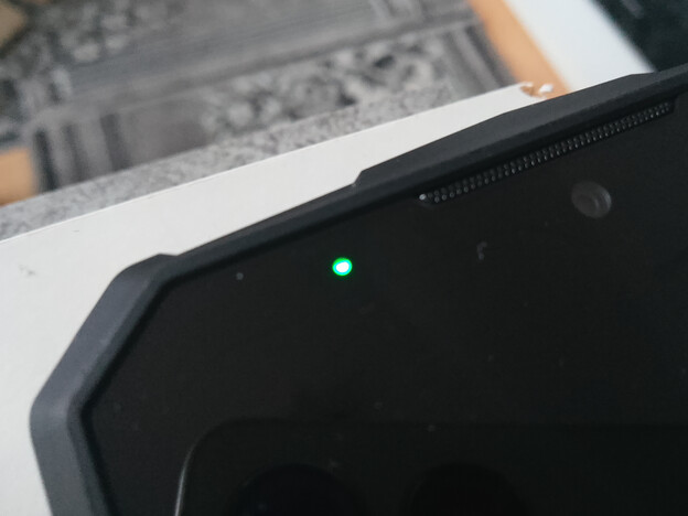 Doogee Fire 7 Pro's notification indicator. (Image source: Sergey Tarasov - Notebookcheck)