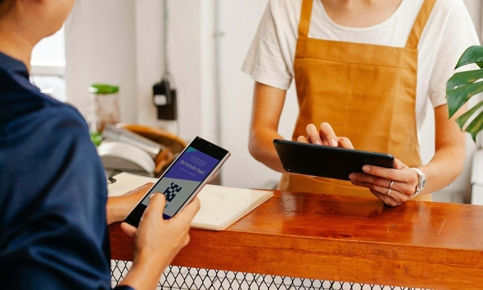 Vietnamese street vendors go cashless as QR payments surge 85%