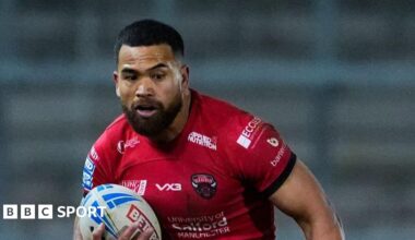 Esan Marsters in action for Salford Red Devils in 2025