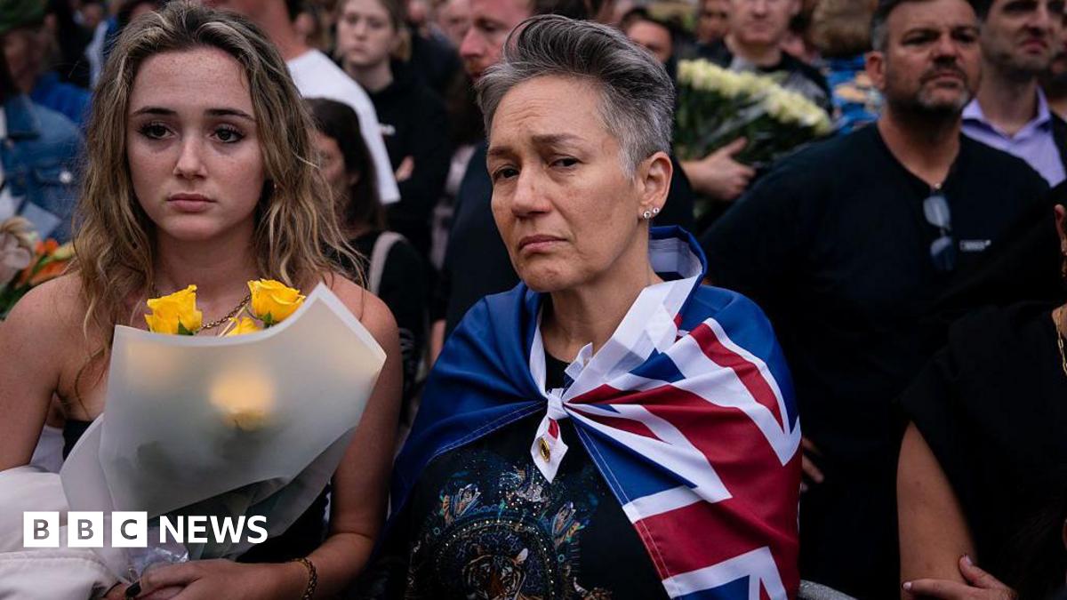 Bondi live updates: Three more victims named as Australian police investigate suspects' Philippines trip - BBC