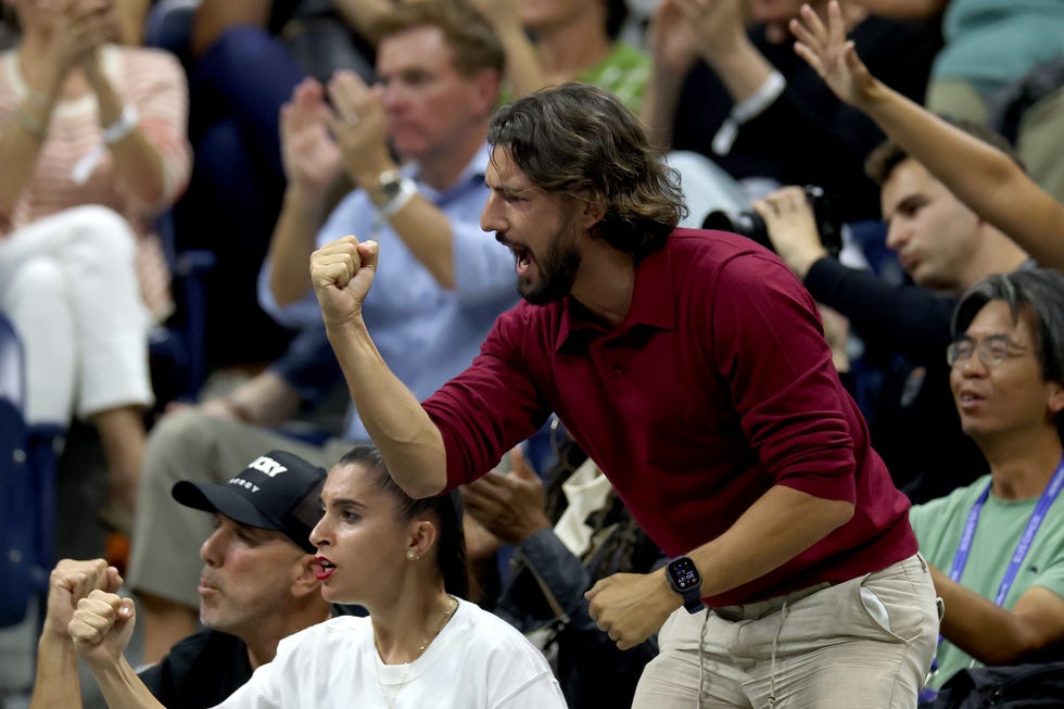new york, new york august 25: actor andrea preti, fiance to venus williams, reacts after a point against karolina muchova of czech republic during their women's singles first round match on day two of the 2025 us open at usta billie jean king national tennis center on august 25, 2025 in the flushing neighborhood of the queens borough of new york city. (photo by elsa/getty images)