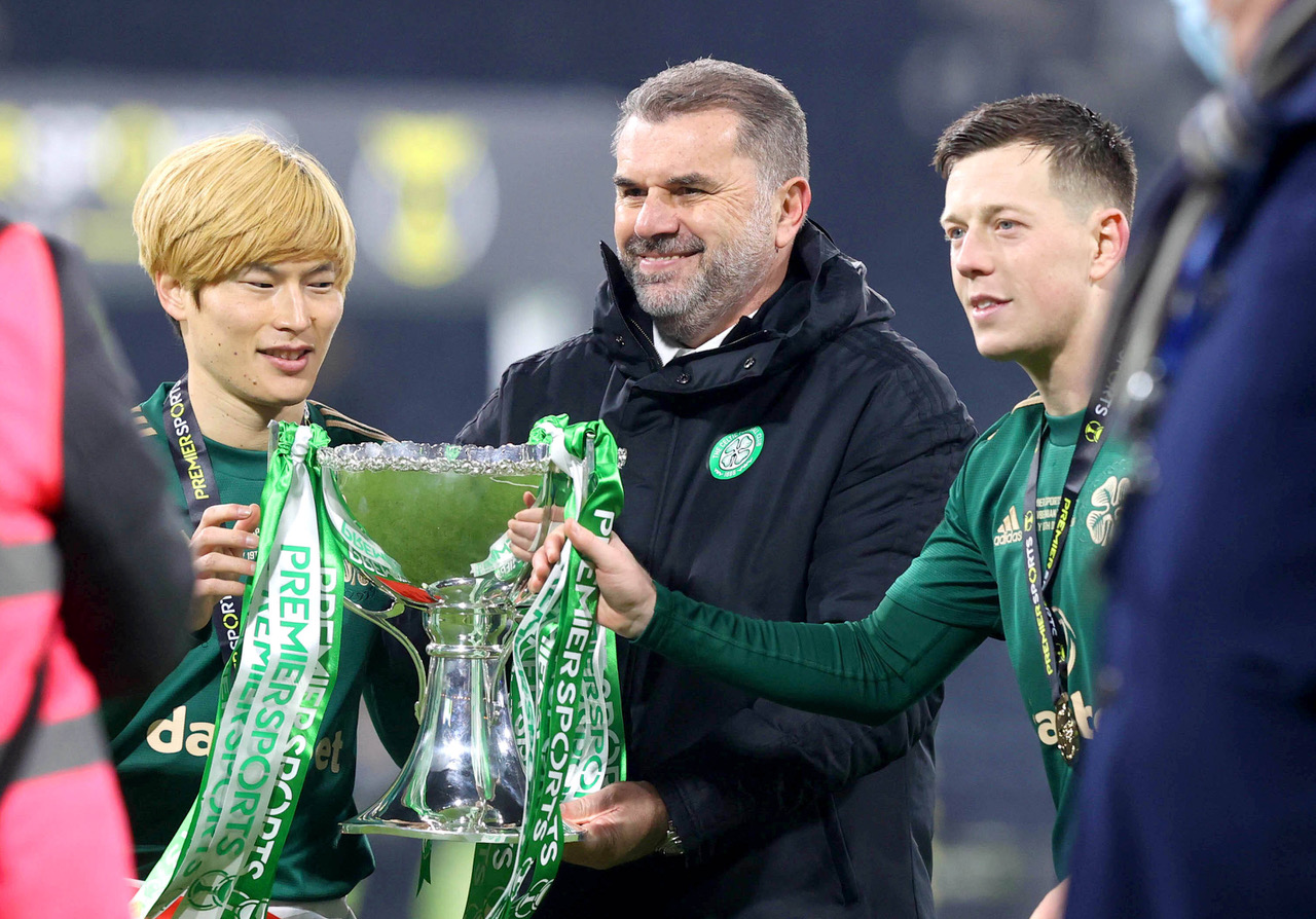 Kyogo, Ange Postecoglou and Callum McGregor celebrate