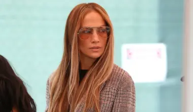 JLo strips down to teeny, cheeky bikini in LV after ARod snub image