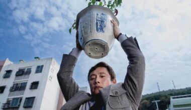 Park Chan-wook's satirical comedy is a darkly hilarious thriller