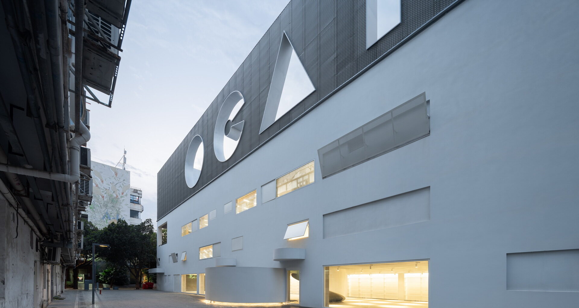 The Opened “White Box” Art Museum, OCAT-B10 / MENG YAN | URBANUS