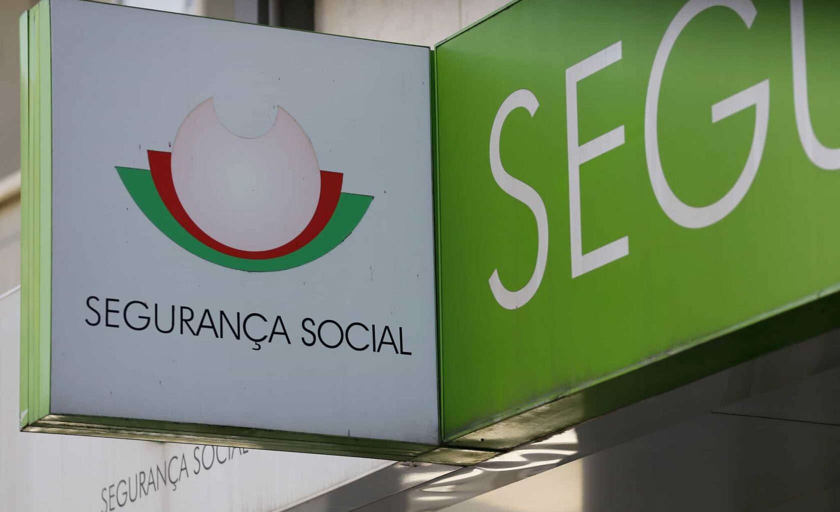 Portugal unemployment benefits to rise