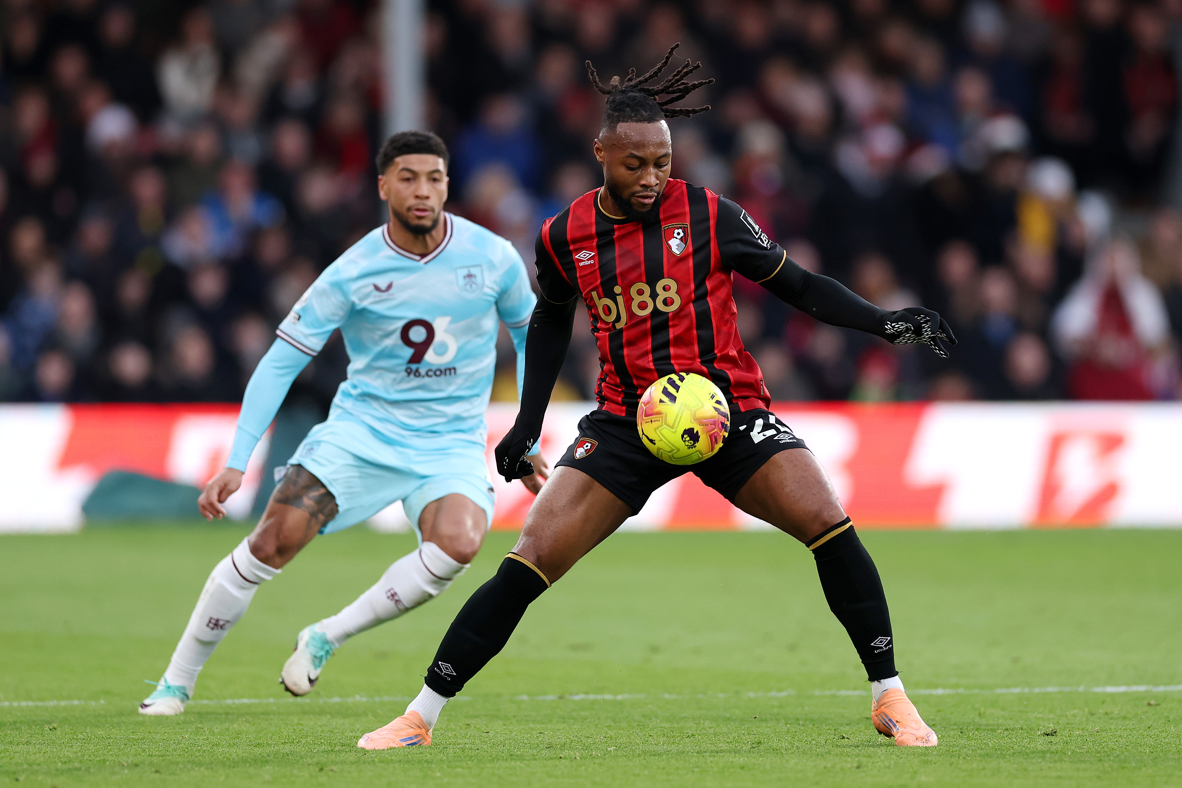 Gabriel Agbonlahor has urged Antoine Semenyo to ignore any prospective transfer approach from Manchester United