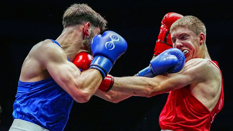 Stott hammers his opponent to secure a stoppage win.