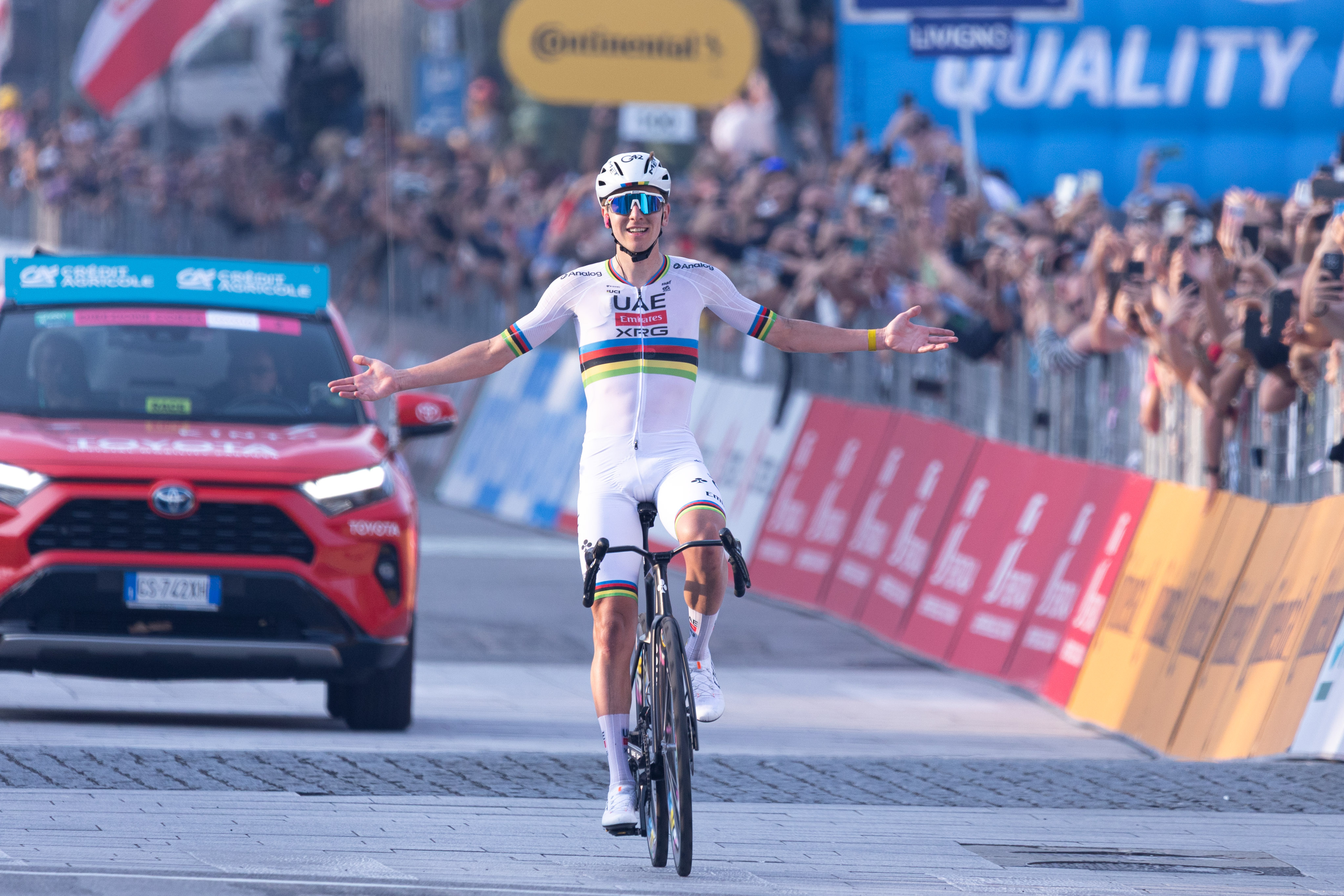 Tadej Pogacar wins Il Lombardia 2025