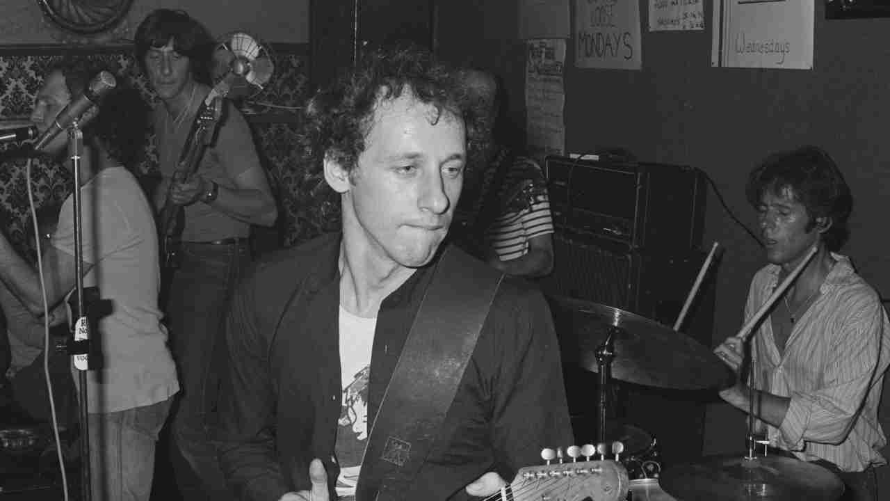 Dire Straits performing live in 1977