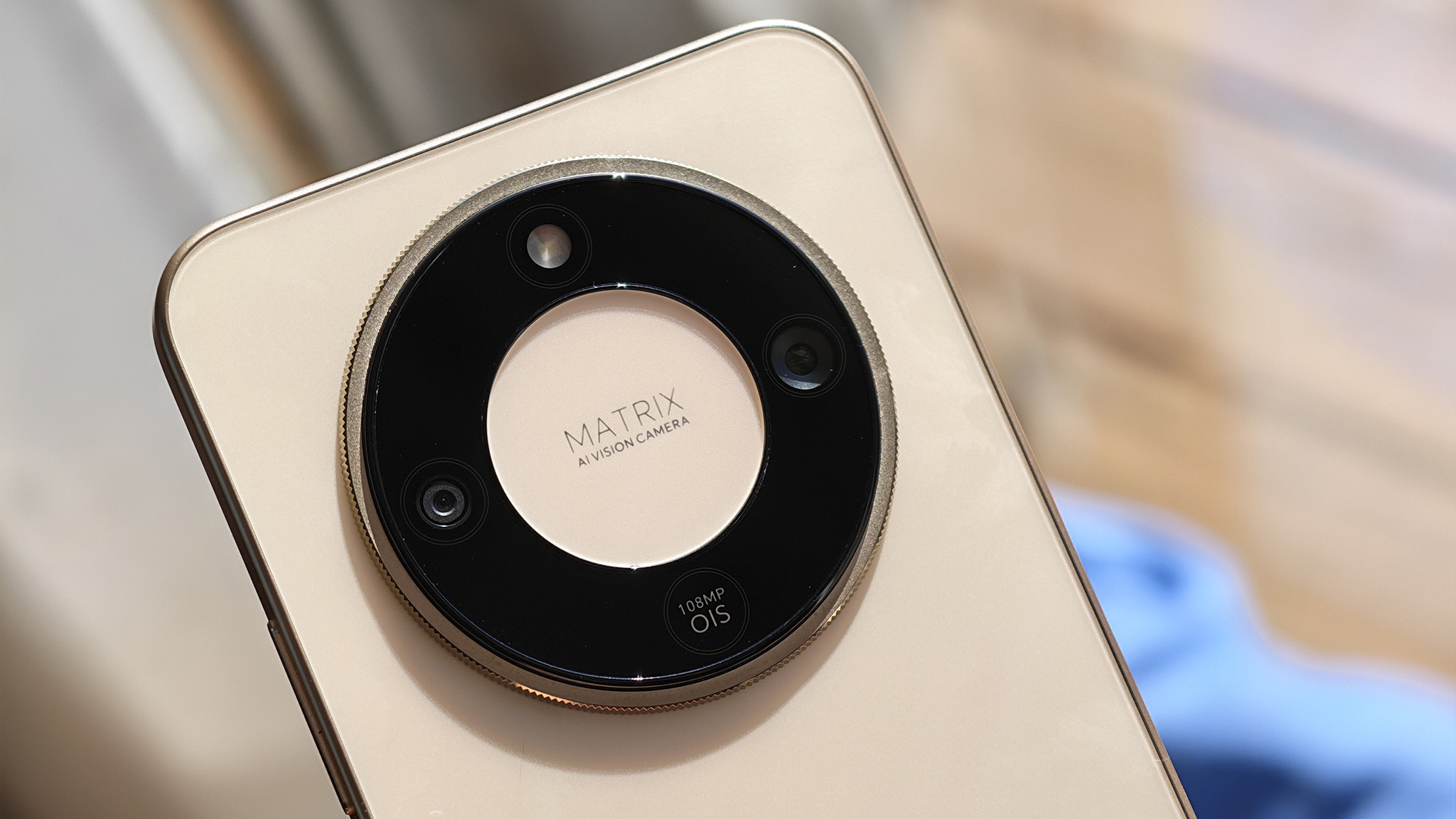 The round camera island of the Honor Magic 8 Lite