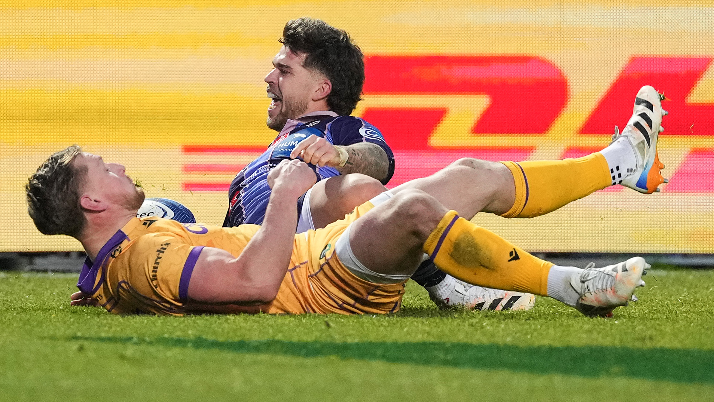 Matthieu Jalibert celebrates after scoring a try 11/1/2026