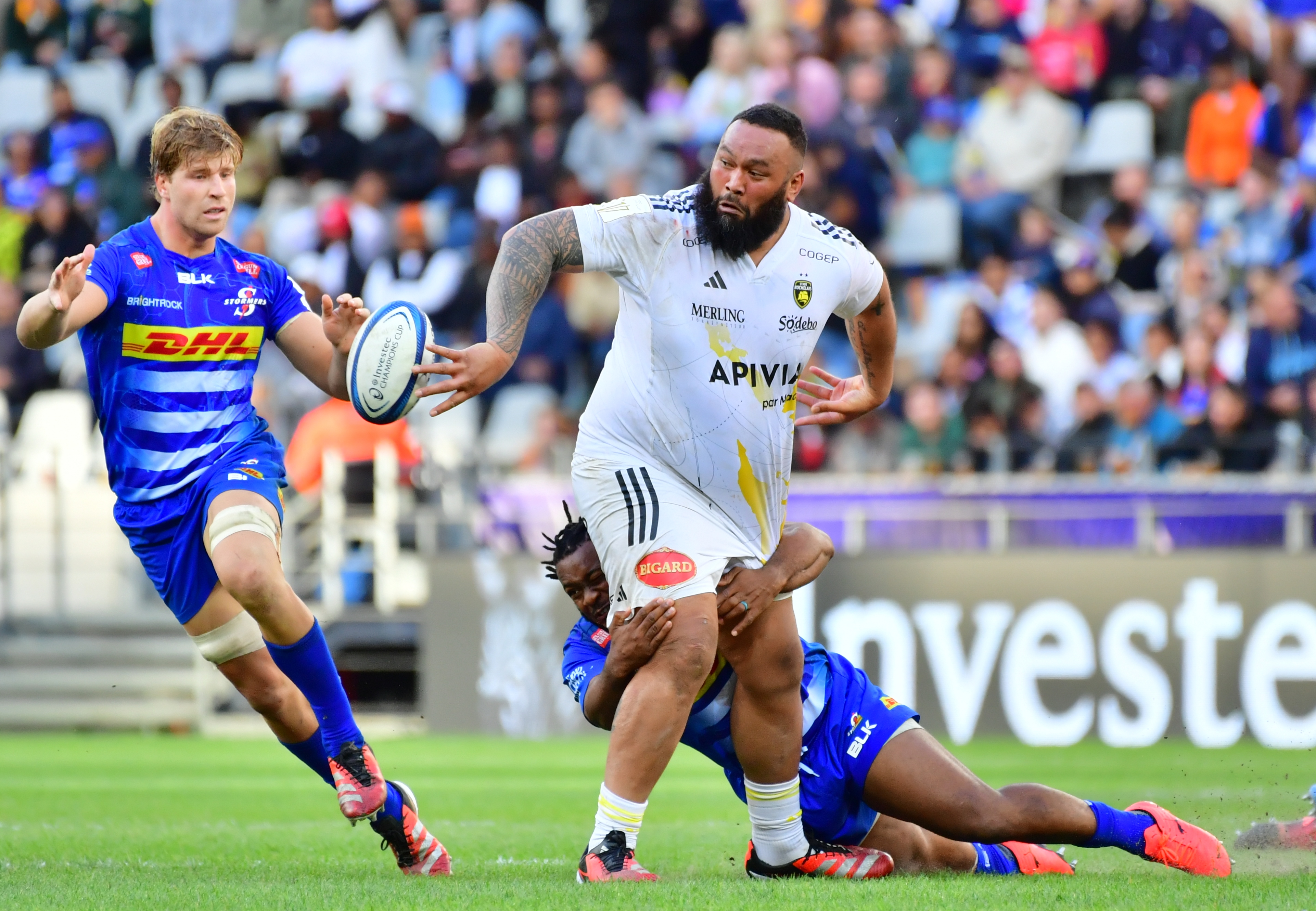 Uini Atonio of La Rochelle in action during an Investec Champions Cup match.