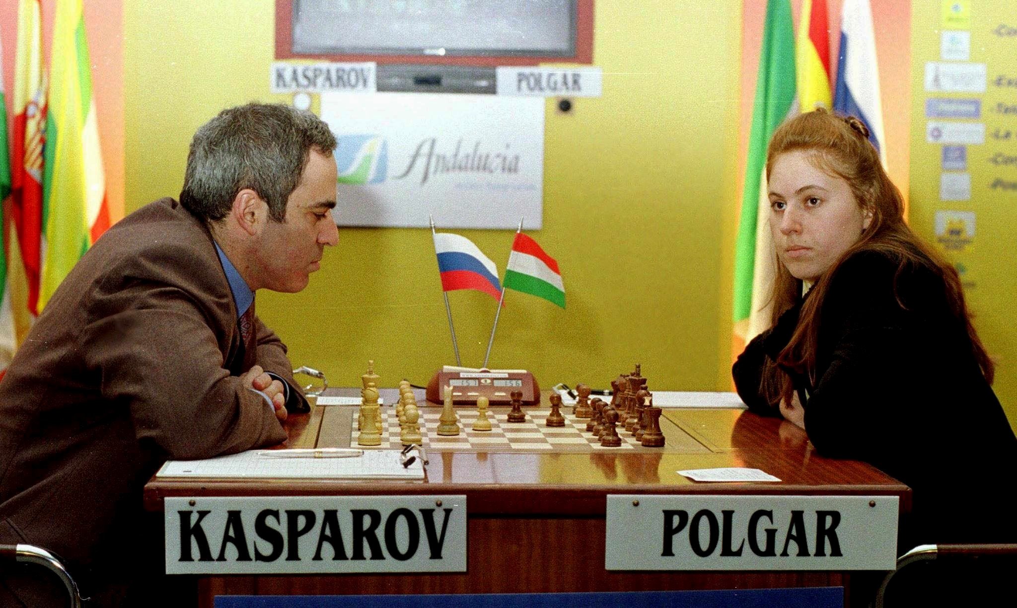 Garry Kasparov and Judit Polgar playing chess at the Linares Tournament.