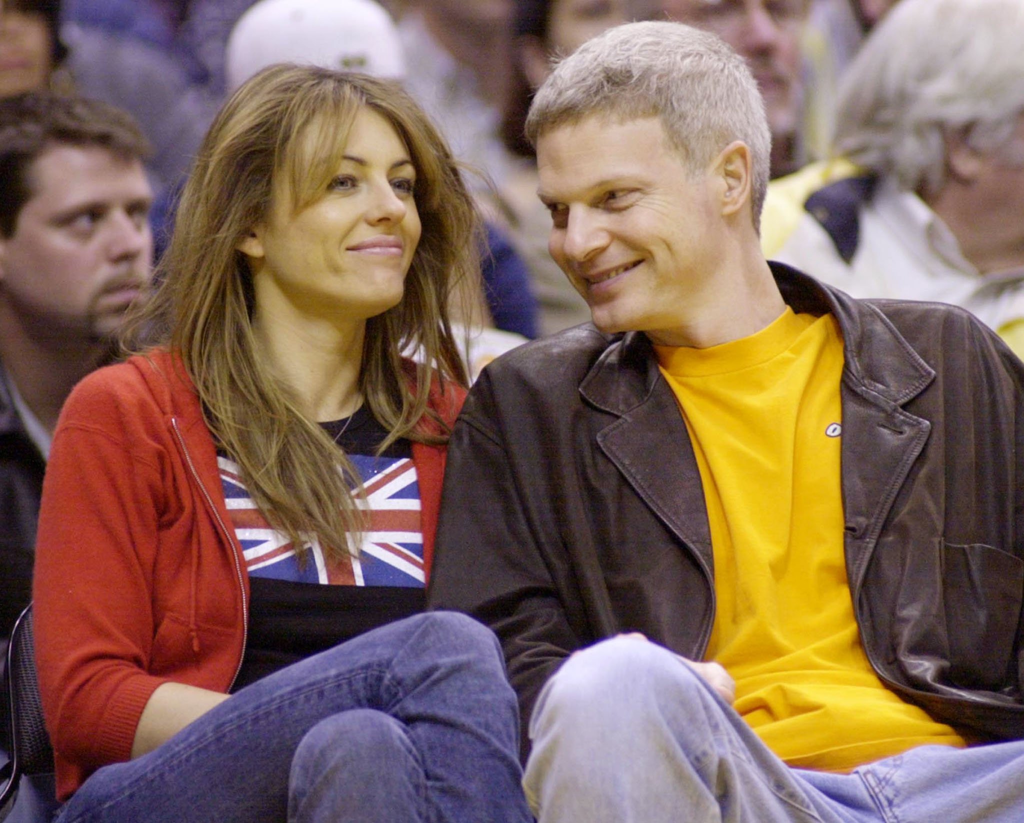 Elizabeth Hurley and Stephen Bing watching a Lakers game.