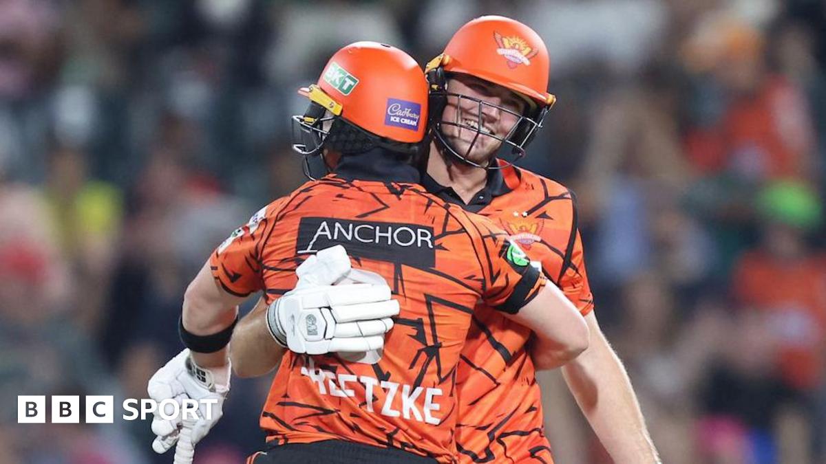 Matthew Breetzke of Sunrisers Eastern Cape and James Coles of Sunrisers Eastern Cape during the qualifier 2 match of the Betway SA20 season 4 between Sunrisers Eastern Cape (SEC) and Paarl Royals (PR) held at the Wanderers Cricket Stadium