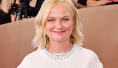 Amy Poehler Uses Merit’s Minimalist Foundation Stick