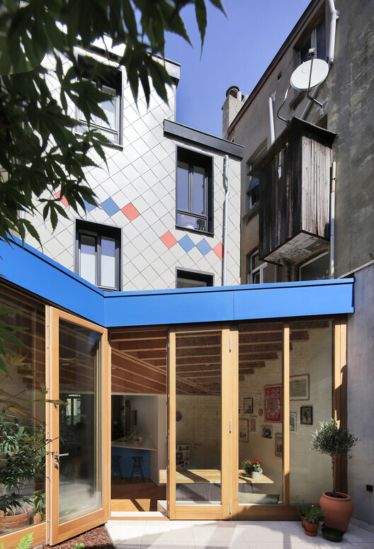 Butterfly Townhouse / Atelier Tom Vanhee - Exterior Photography, Wood, Door, Concrete, Balcony