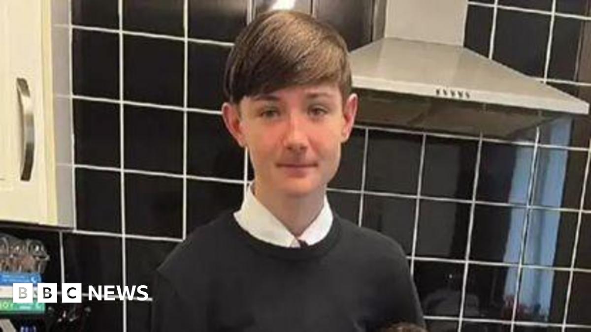 Jessie Buckley, Paul Mescal and Chloe Zhao all in smart clothes at previous awards ceremonies