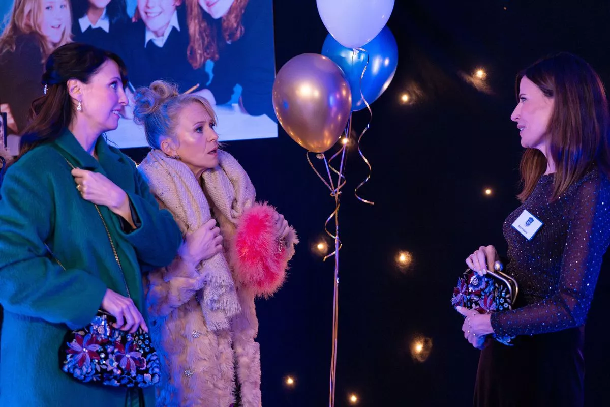 The star, who famously performed impressions of the soap’s characters and cast in the Big Impression Show, will take on the role of Linda Carter’s old schoolfriend Bea