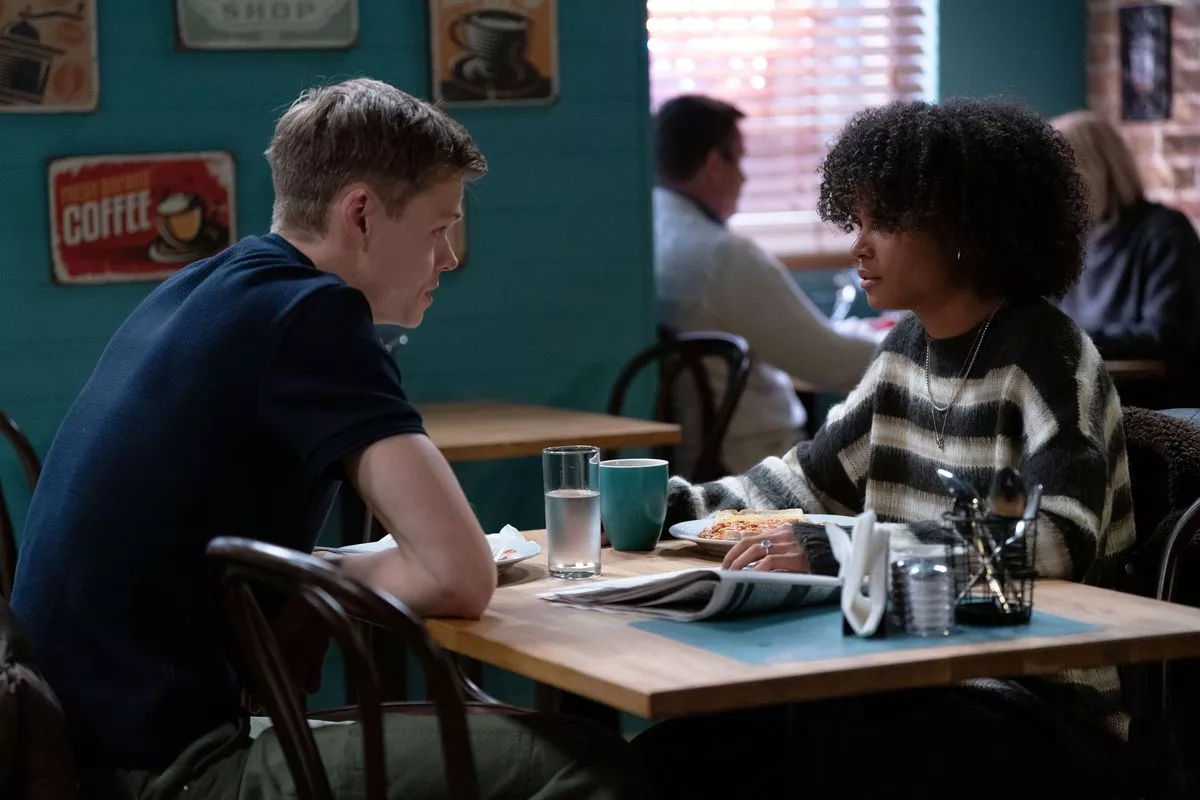 Jasmine convinced Oscar to leave Walford with her