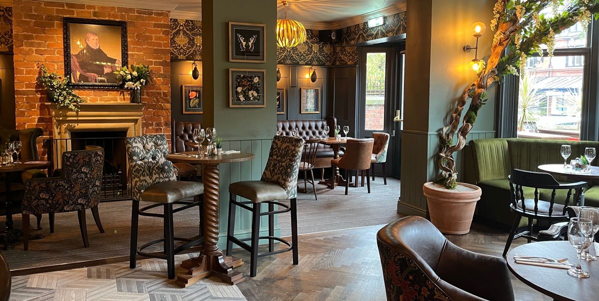 The pub serves an expansive menu, spanning across traditional favourites, Sunday roasts and other delights