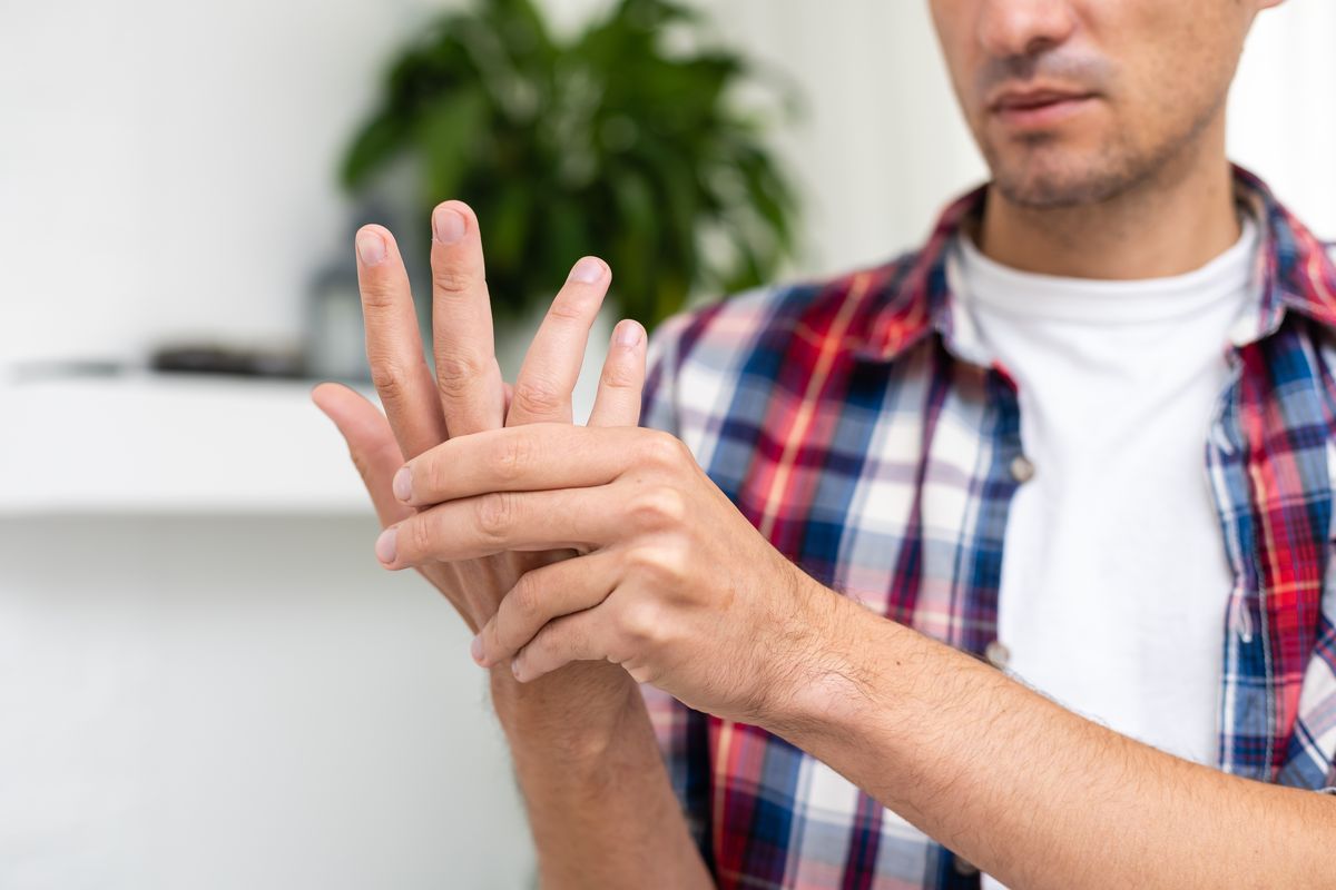 This 'hand test' says a lot about your brain health