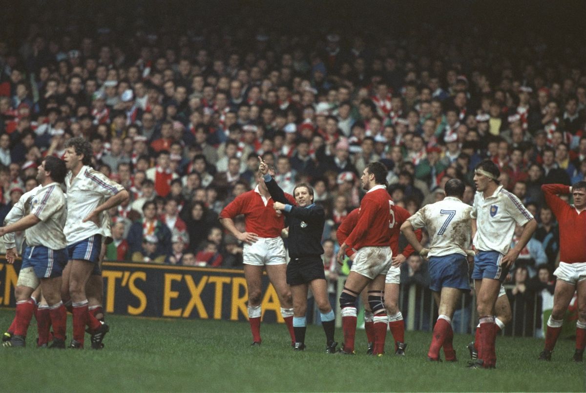 Referee Fred Howard sends off Kevin Moseley of Wales during the 1990 Five Nations Championship