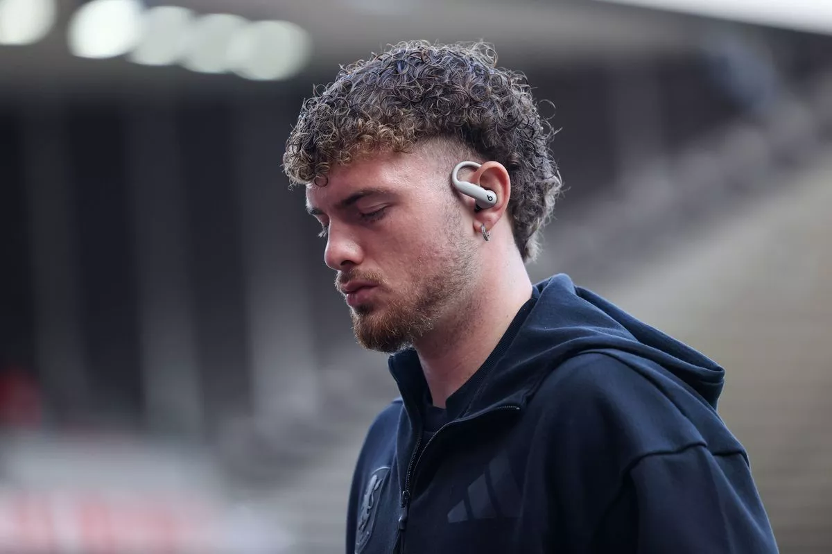 Aston Villa's Harvey Elliott arrives for the Premier League match between Sunderland and Aston Villa at Stadium of Light