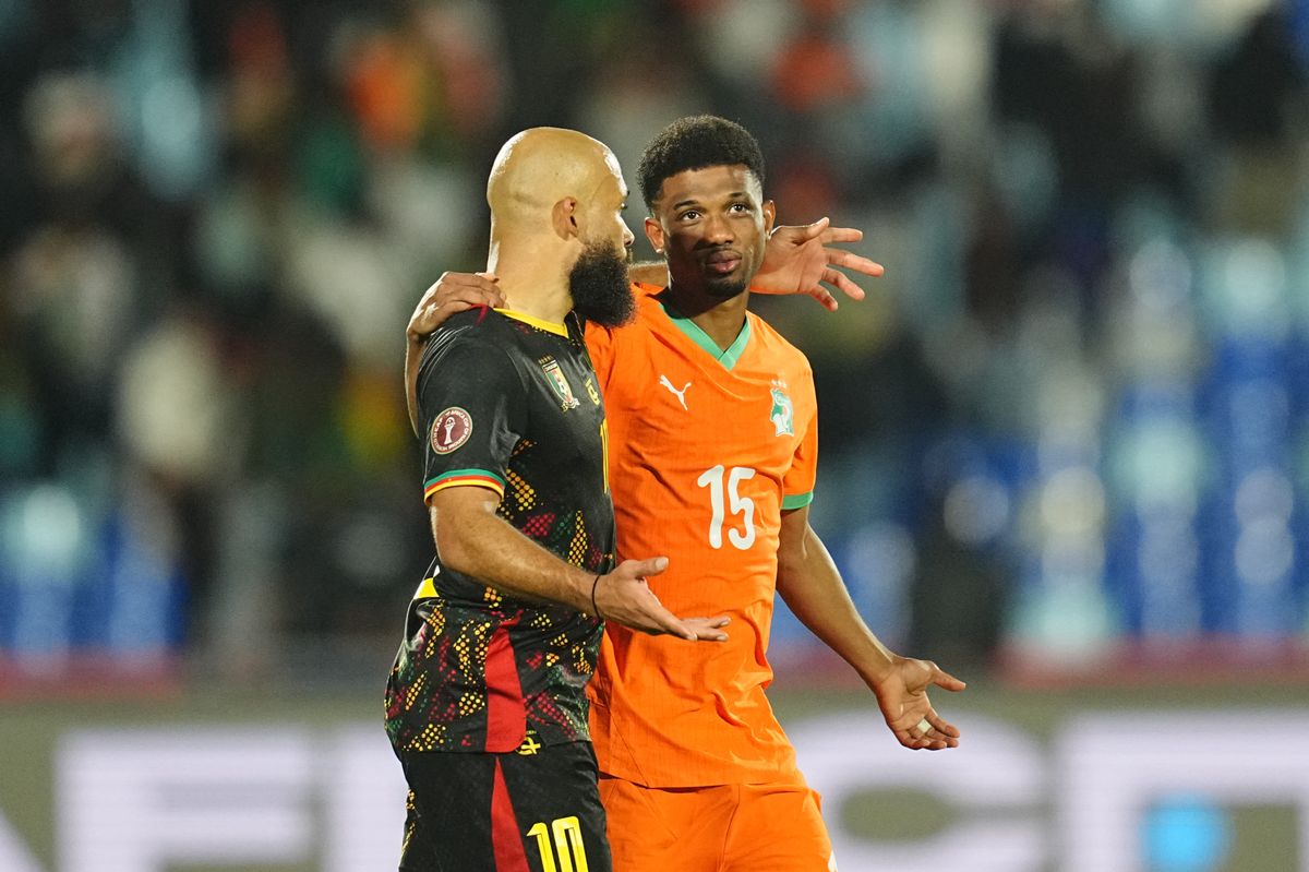 Amad Diallo of Côte d'Ivoire and Bryan Marceau Mbeumo Tetsdon of Cameroon looks on