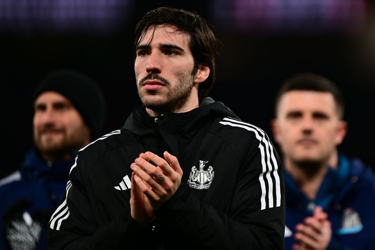 Sandro Tonali of Newcastle United (8) claps the Newcastle fans 