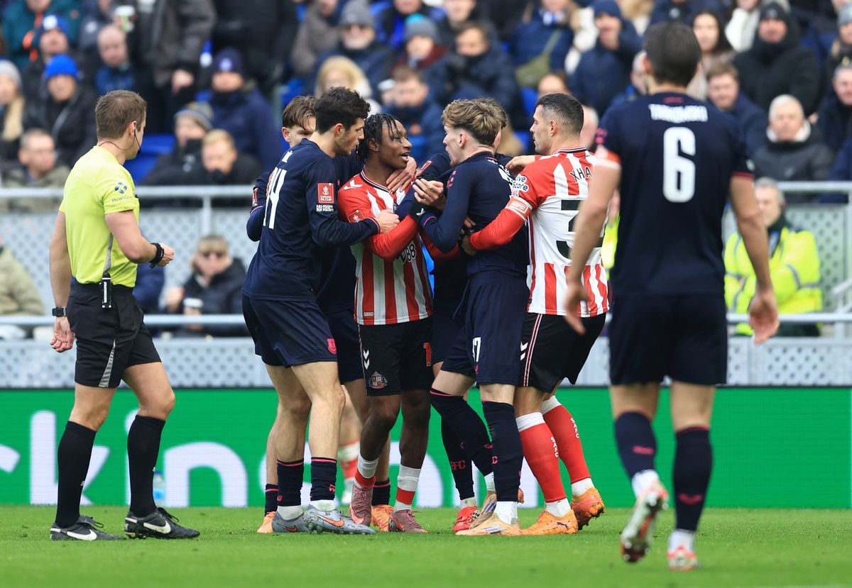 James Garner and Romaine Mundle clash during Everton's FA Cup defeat to Sunderland