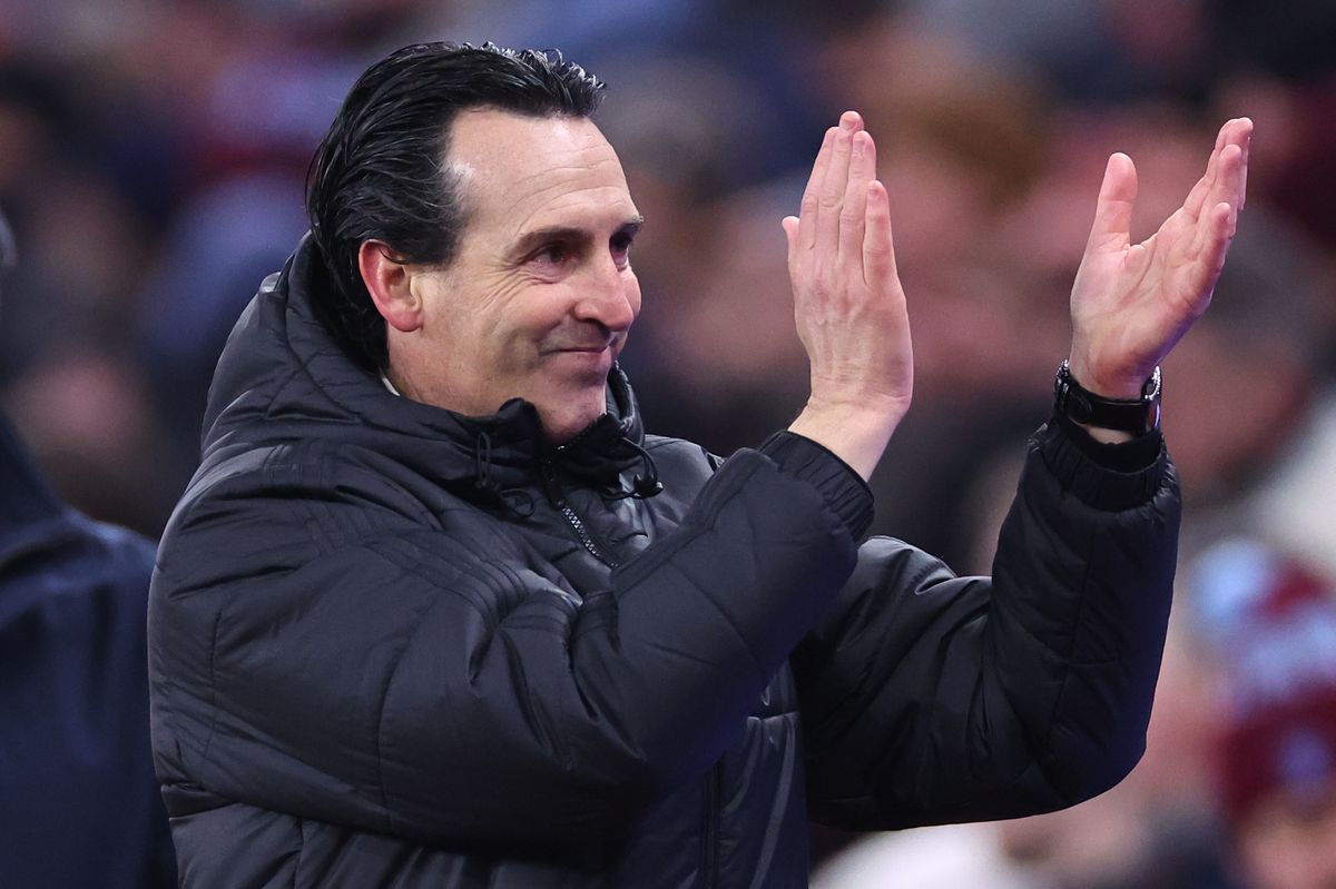 : Unai Emery manger / head coach of Aston Villa applauds