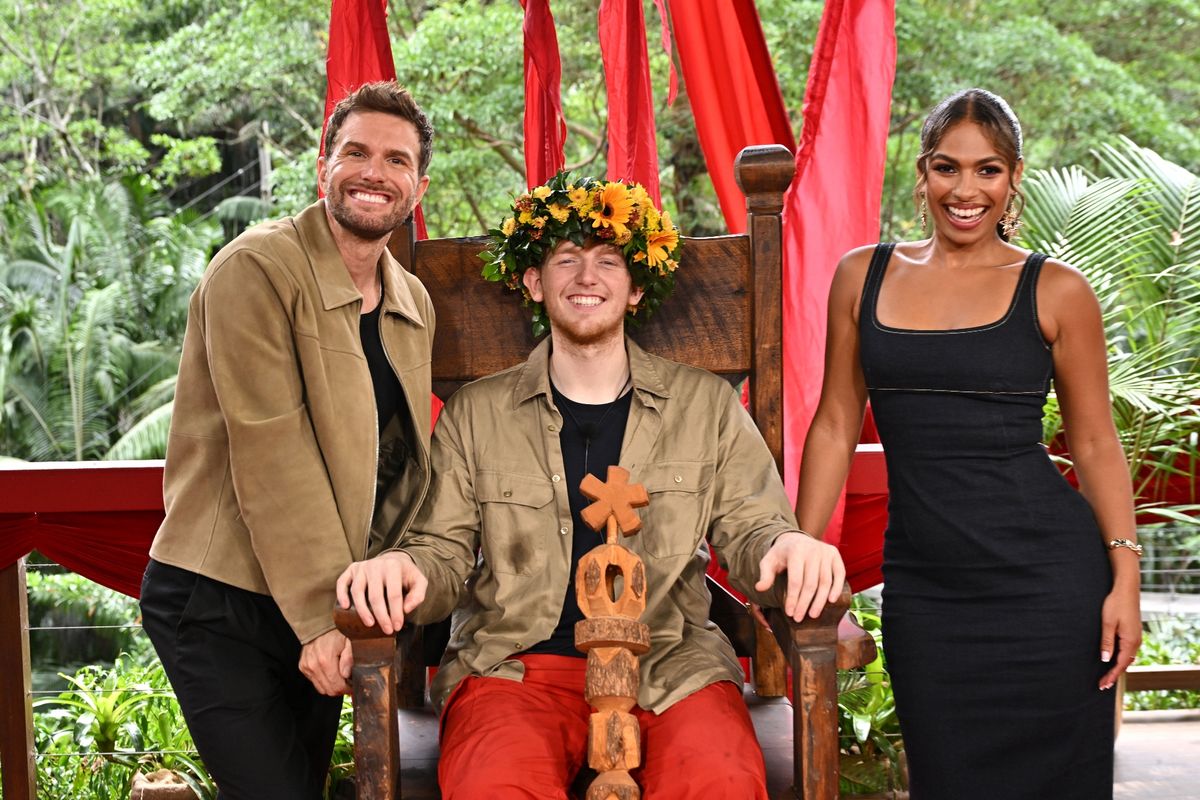 Angry Ginge is crowned King of the Jungle and poses with Joel Dommett and Kemi Rogers