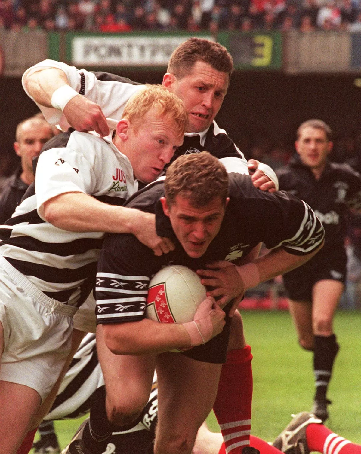 Davies playing for Neath in 1996