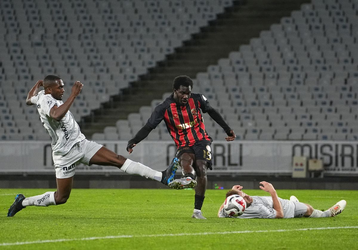 David Datro Fofana (19) in action during Turkish Super Lig match between Fatih Karagumruk and Kocaelispor